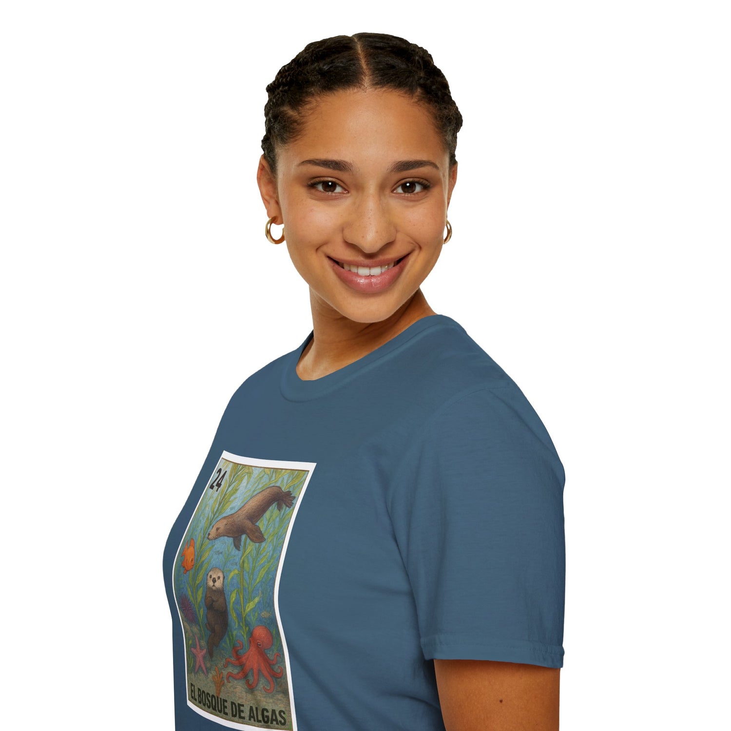 Kelp Forest Lotería Unisex - Soft Style U.S. Cotton T-Shirt (El Bosque de Algas)